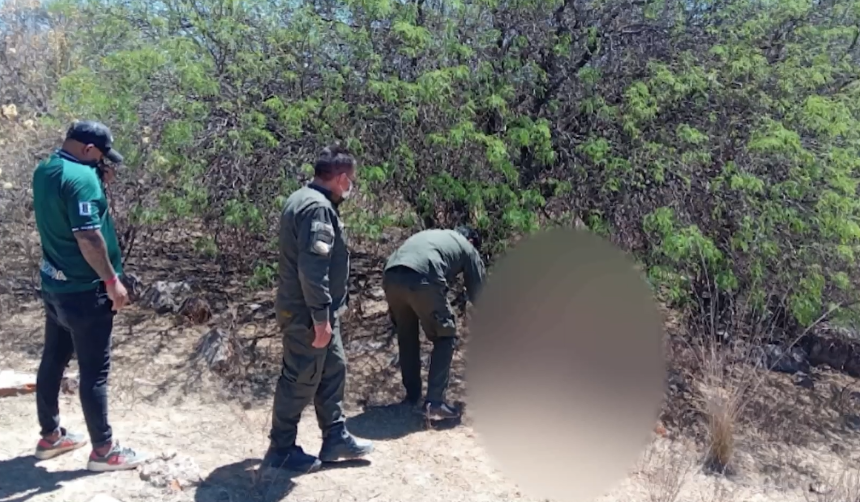 Hallan un cuerpo decapitado y en estado de descomposición escondido entre matorrales