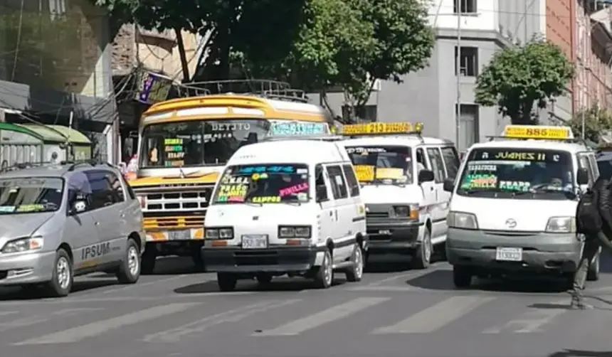 Alcaldía y choferes reinstalan diálogo por los pasajes en La Paz 