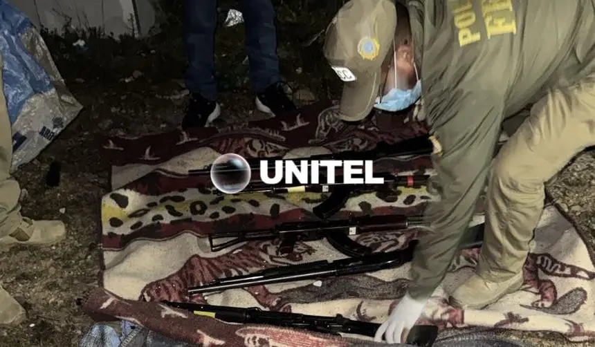 Fotos: En un cementerio, así fue hallado el armamento robado de un cuartel de la Armada en el Titicaca