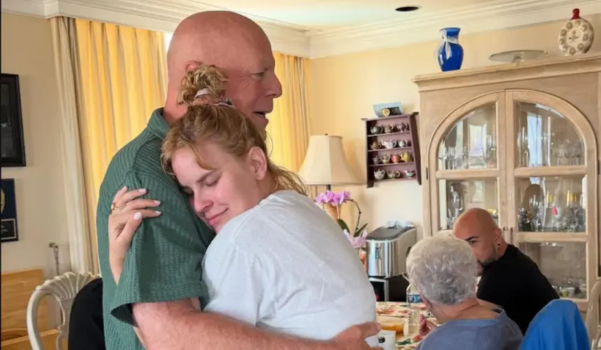 Tallulah, la hija de Bruce Willis, comparte fotos con el actor, que lucha contra un trastorno neurológico