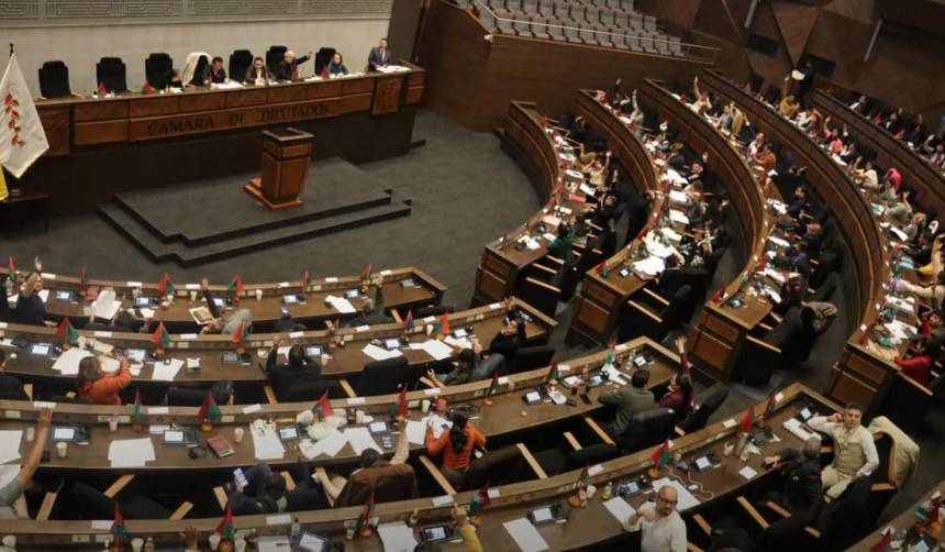 Diputados instala sesión para tratar dos créditos del BID por $us 540 millones y una carretera interdepartamental