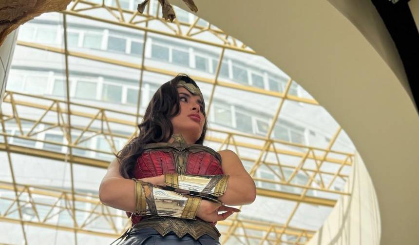 ¡Poderosa y deslumbrante! Heydi Gutiérrez se transforma en la Mujer Maravilla y causa sensación en redes sociales