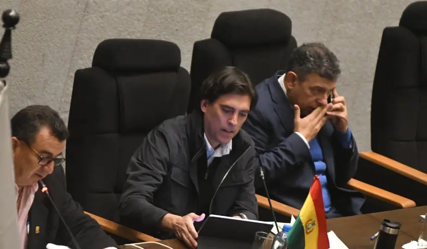 Ministro de Obras Públicas evita censura: De 139 legisladores, 99 le dieron voto de confianza