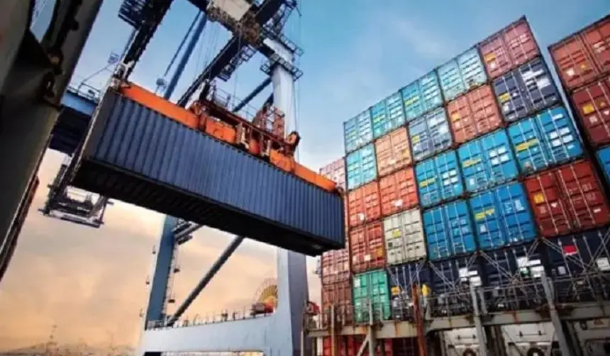 EEUU y la UE evitan una guerra comercial al pactar aranceles del 15% a productos europeos