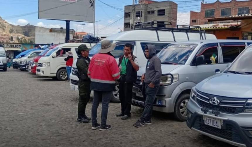 Habilitan salidas al norte de La Paz tras levantarse bloqueo en la ruta a Caranavi, reporta Tránsito 