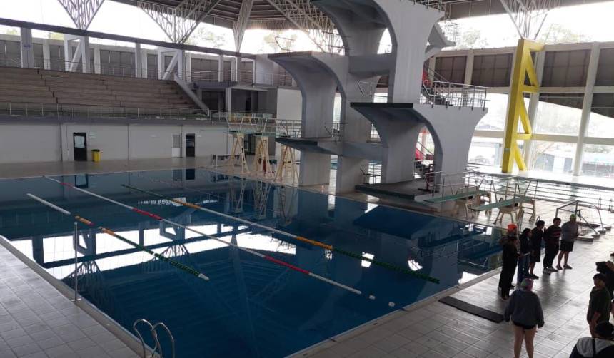 Joven de 23 años muere ahogado en piscina olímpica; se había inscrito a un club para aprender a nadar