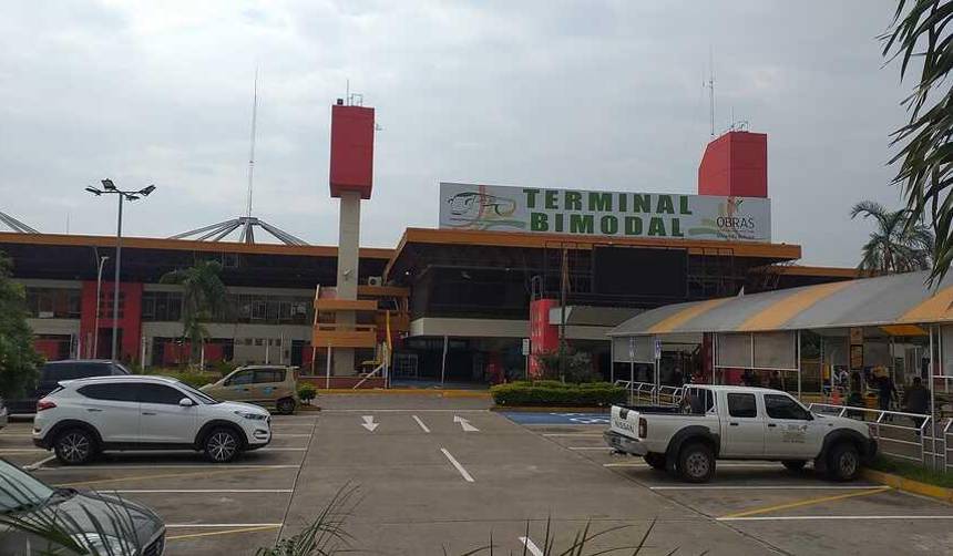 Arrendatarios de la Bimodal cruceña denuncian extorsiones y exigen cambios en la dirección de esta institución