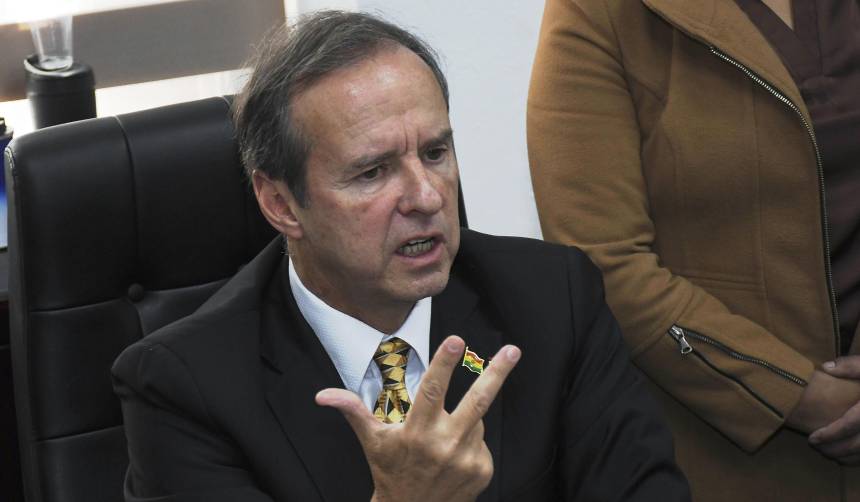 Tuto sobre el diésel: “A la gente se le pide sacrificio, pero en el Gobierno sigue la viajadera, gastadera y disfrutadera” 