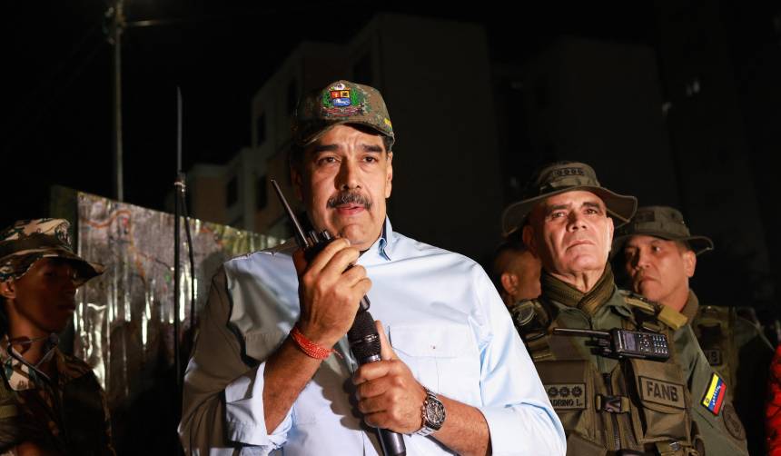 Maduro convoca a venezolanos alistados a los cuarteles para aprender “a disparar”
