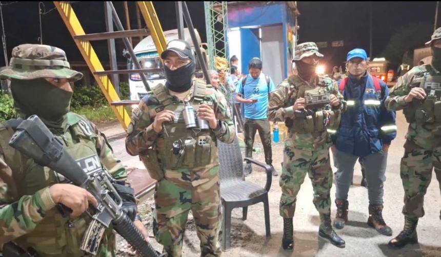 Cocaleros toman retén policial de El Castillo en el trópico de Cochabamba 