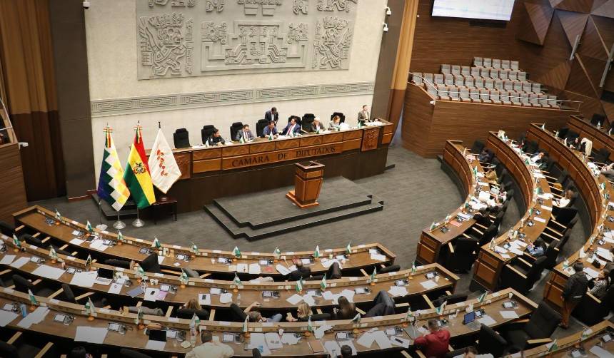 Inicia la votación en la Asamblea Legislativa para la suspensión de Roger Mariaca como fiscal general
