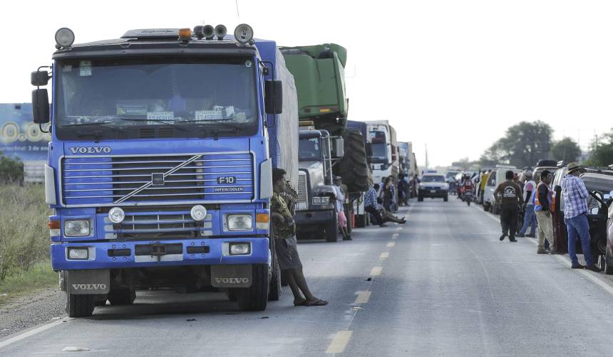 “No descartamos entrar en movilizaciones”: transporte pesado exige libre importación de combustibles, según dirigente