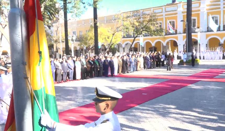 La Alcaldía y la Gobernación de Cochabamba realizan actos paralelos por la efeméride departamental