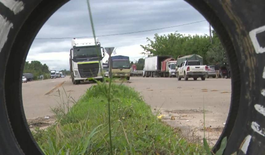 Pese al Estado de excepción, evistas mantienen el bloqueo en Ichilo y cierran la ruta nueva Cochabamba – Santa Cruz