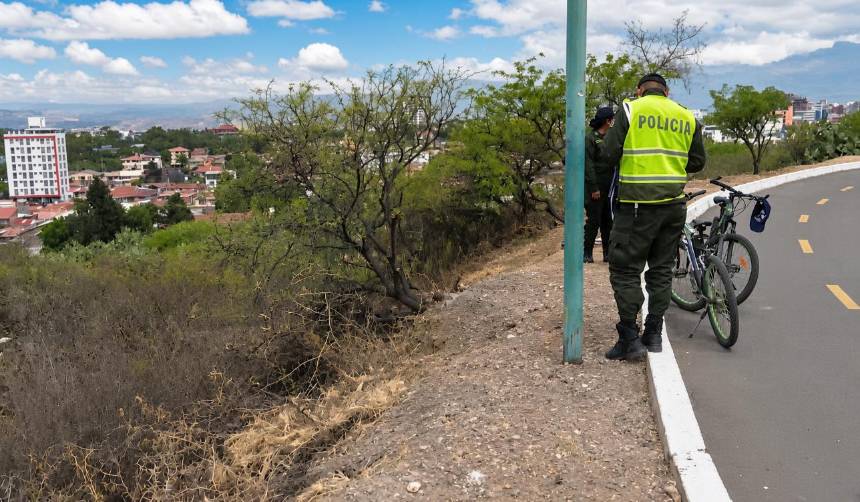 Un hombre fue encontrado sin vida a un lado de la ciclovía cerca del Cristo de la Concordia en Cochabamba