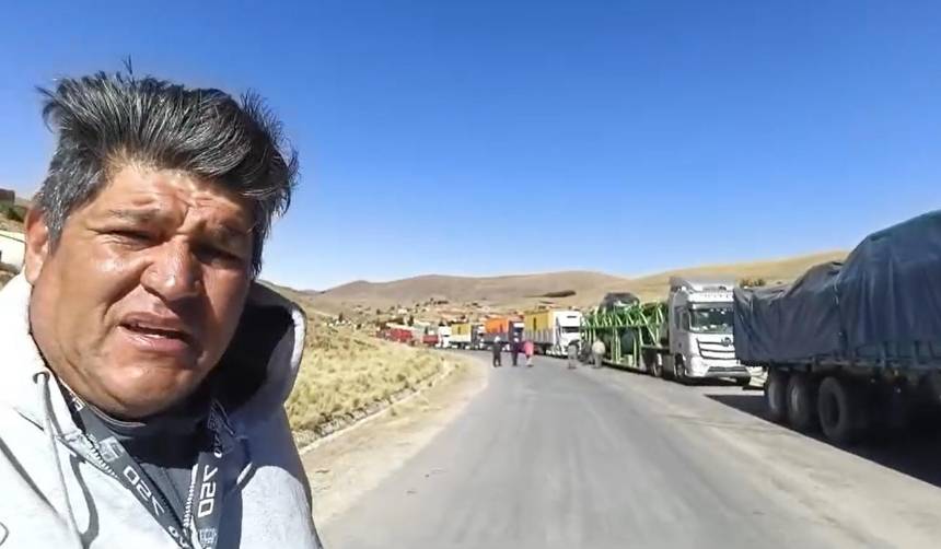 Choferes varados en Sayari piden al gobernador Loza se permita un “paso humanitario”