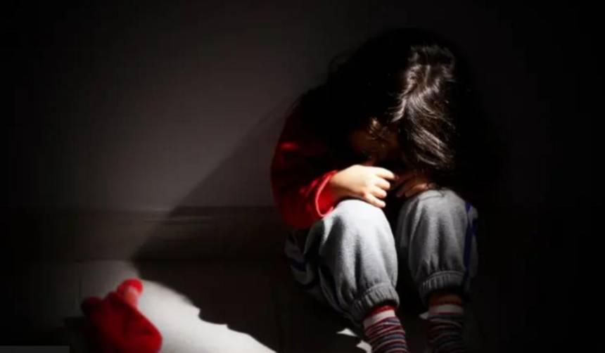 Condenan a 10 años de cárcel a un portero por un grave delito contra dos niñas de kínder en La Paz