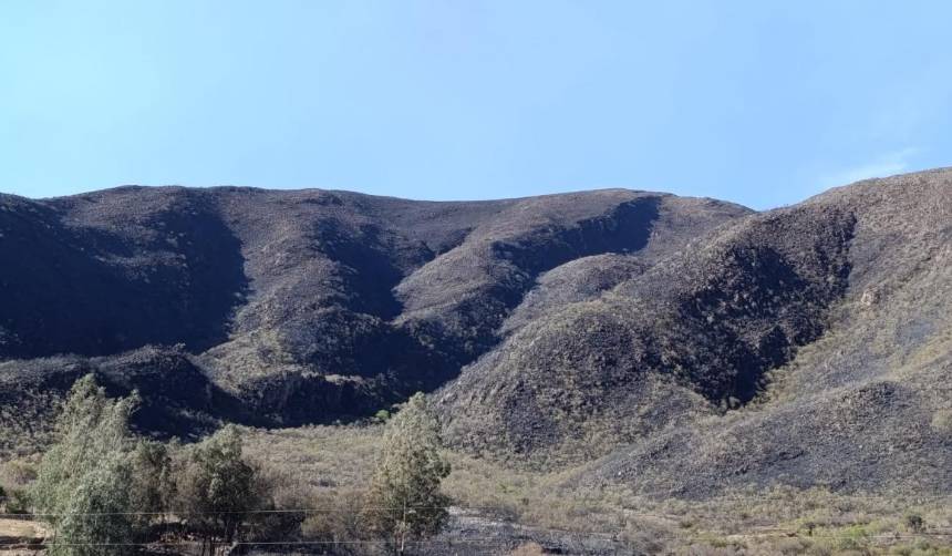 Defensa Civil dice que el 30% del incendio en la Serranía de Sama fue controlado, pero aún existe sectores “críticos”