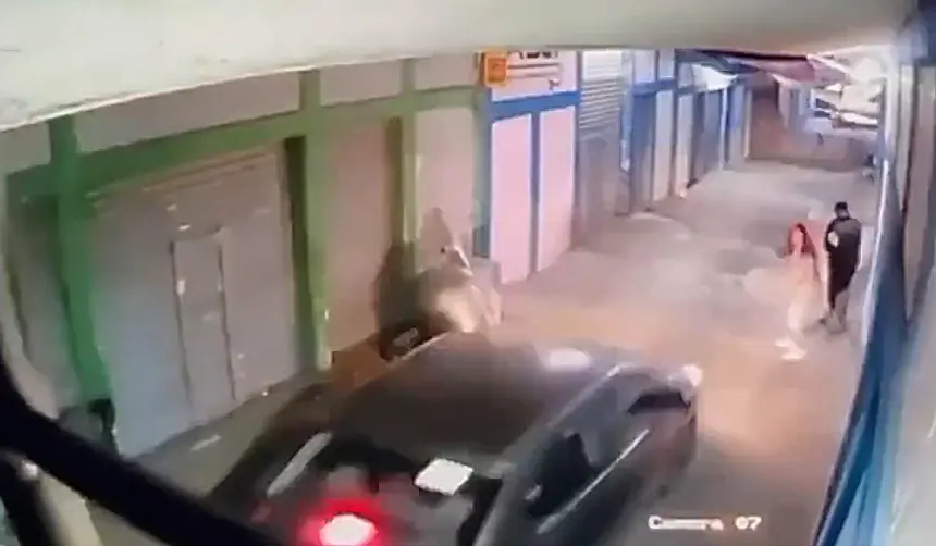 Video: Finge ser atropellada por su esposo al ser descubierta en situación comprometedora 