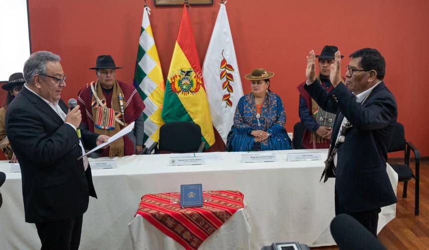 Roberto De La Cruz, exlíder de la Guerra del Gas, es posesionado como rector de la Universidad Indígena Boliviana Aymara