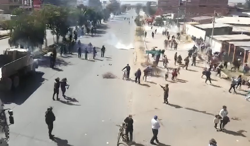 Policía gasifica a vecinos de Quillacollo que intentaron bloquear la carretera a Cochabamba
