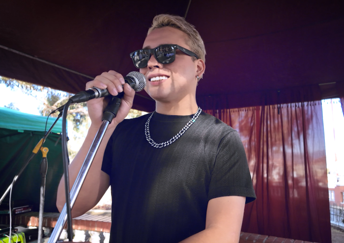 El imitador de Pablito vuelve con toda la experiencia del escenario