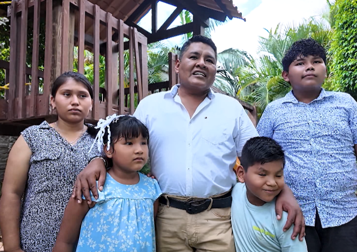 Padre de familia y orador motivacional: La otra cara de Alejandra Guzmán fuera de la competencia 