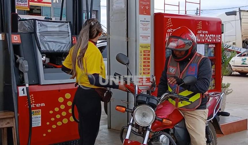 Bolivianos en Pando cruzan la frontera para ingresar a Brasil y abastecerse con combustible