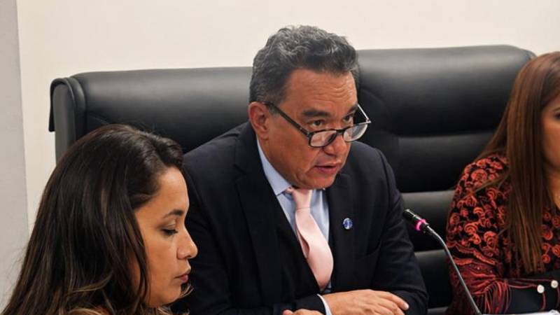 El ministro de Defensa, Marcelo Salinas Gamarra, durante un informe ante la comisión de Diputados.