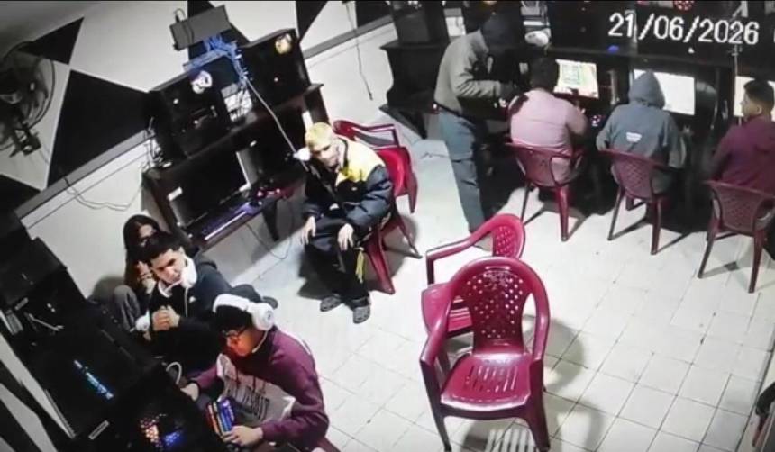 Con arma en mano, sujeto irrumpe y roba en un café internet en Cochabamba