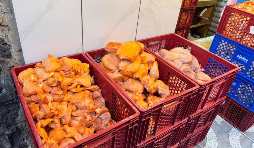 Este lunes, el precio del kilo de pollo ronda entre los Bs 16 y Bs 18 en mercados del eje central