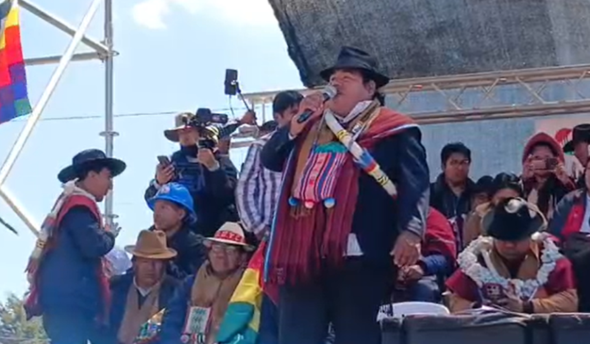 Un cabildo de El Alto advierte con movilizaciones contra la Ley 157