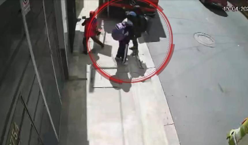 Una niña sobrevive tras ser rescatada de debajo del camión que la atropelló