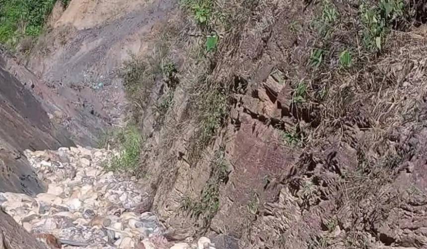 Hallan a un hombre sin vida en un cañadón en Mapiri, la data de muerte es de más de 10 días