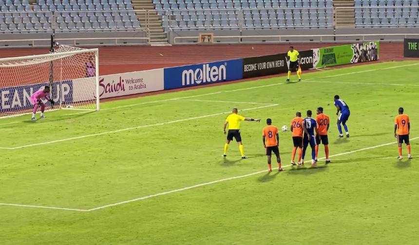 Video: Así fue el extraño penal ejecutado en el torneo caribeño de Concacaf