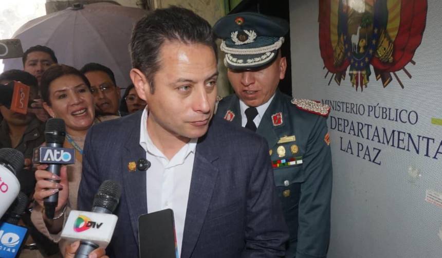 Lara declara como denunciante ante la Fiscalía por el audio atribuido al comandante de la Policía