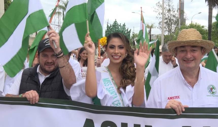 El Día de la Tradición Cruceña se celebró con una gran caravana