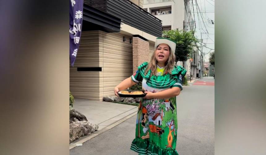 ¡Empanadas de arroz en Japón! Ximena sorprende al recorrer las calles con un tipoy y al estilo cruceño