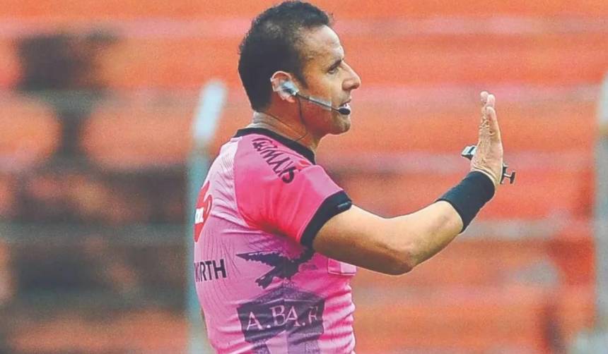 Suspenden de manera indefinida a Gery Vargas por fallo en la expulsión de Vila ante el Tigre