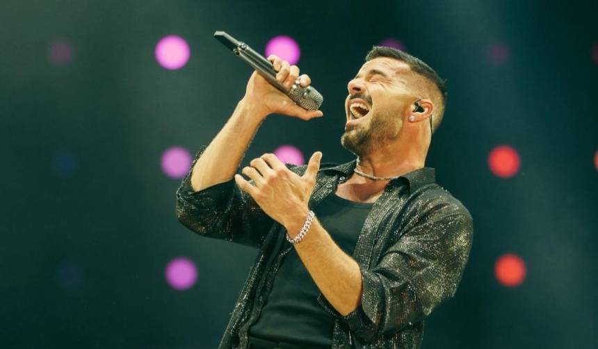 Ricky Martin vive momentos de tensión tras ataque con gas lacrimógeno en concierto 