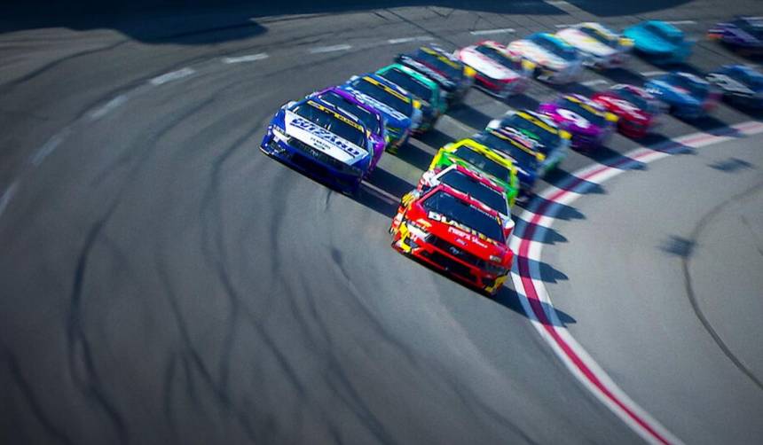 ¡Impresionante! Así se vive la velocidad de Nascar desde la malla de seguridad en Daytona