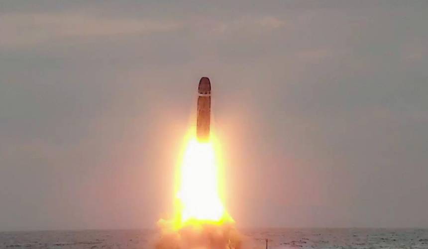 Francia realiza el primer lanzamiento de un misil nuclear intercontinental desde un submarino 