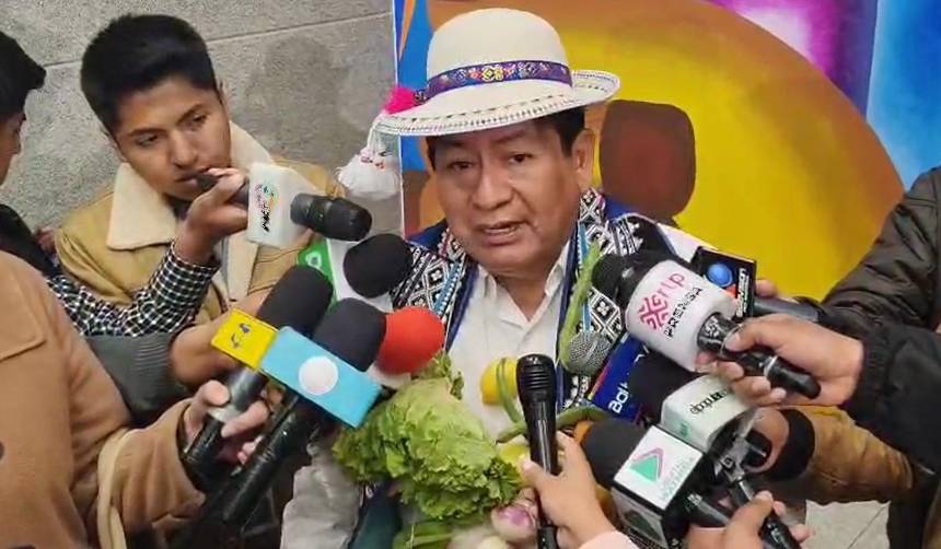 Ministro Montaño ve “cacería de brujas” tras orden de aprehensión contra el presidente de YPFB