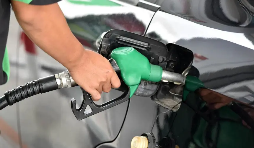 Hay más de 71 empresas registradas para importar combustible, según el Gobierno