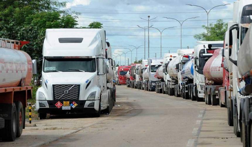 Caneb: Crisis del diésel paraliza al 65% de los camiones que transportan carga de exportación