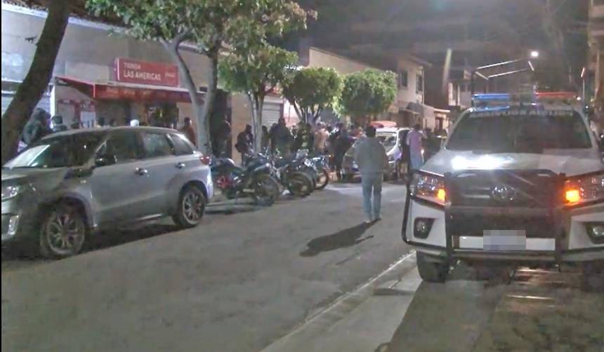 Desalojan a personas de locales nocturnos y licorerías que infringían el auto de buen gobierno