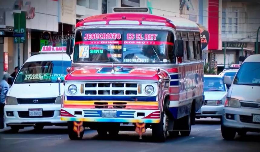 Solo el 15% del transporte público de Cochabamba está operando debido a la falta de diésel