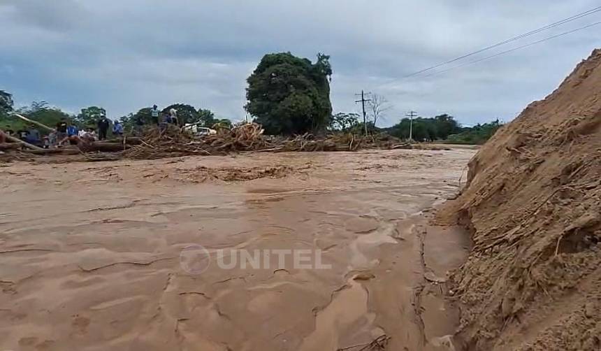 ABC reporta que carreteras que conectan a Santa Cruz con tres departamentos están cerradas por las lluvias