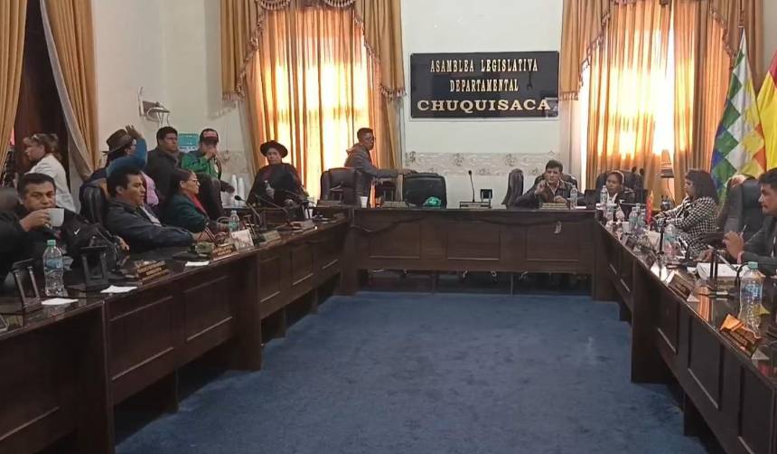 Por segunda vez suspenden sesión para designar gobernador interino de Chuquisaca; asambleísta dice que “no había condiciones”