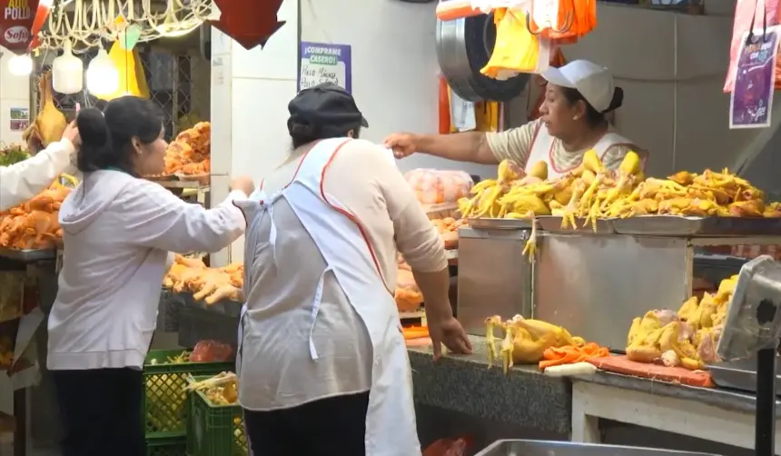 Ofertan carne de pollo a precio de liquidación en Santa Cruz y en La Paz el kilo se dispara a Bs 35